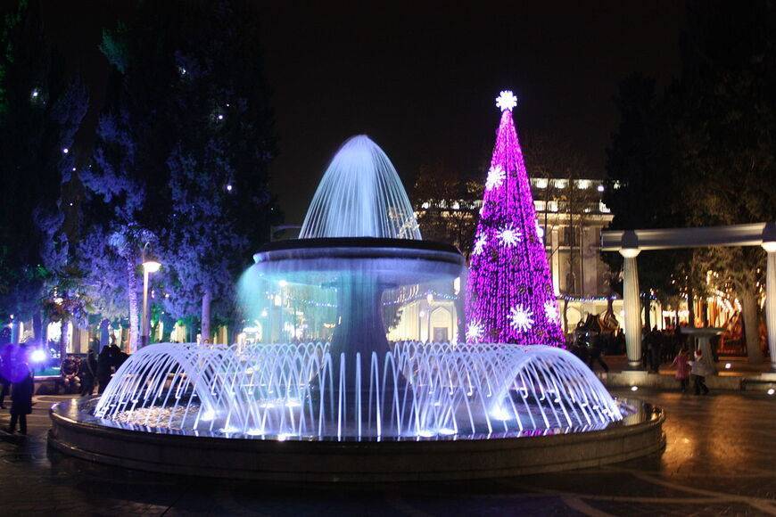 Баку в январе — это тёплая зима и новый год на бакинском бульваре