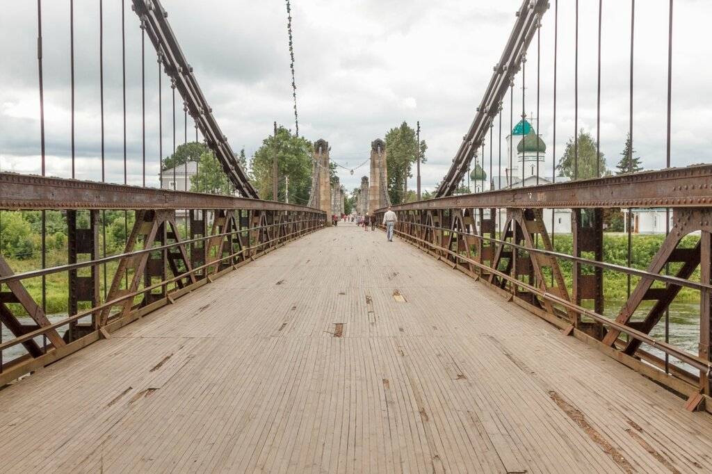 Цепные мосты и другие достопримечательности города острова псковской области