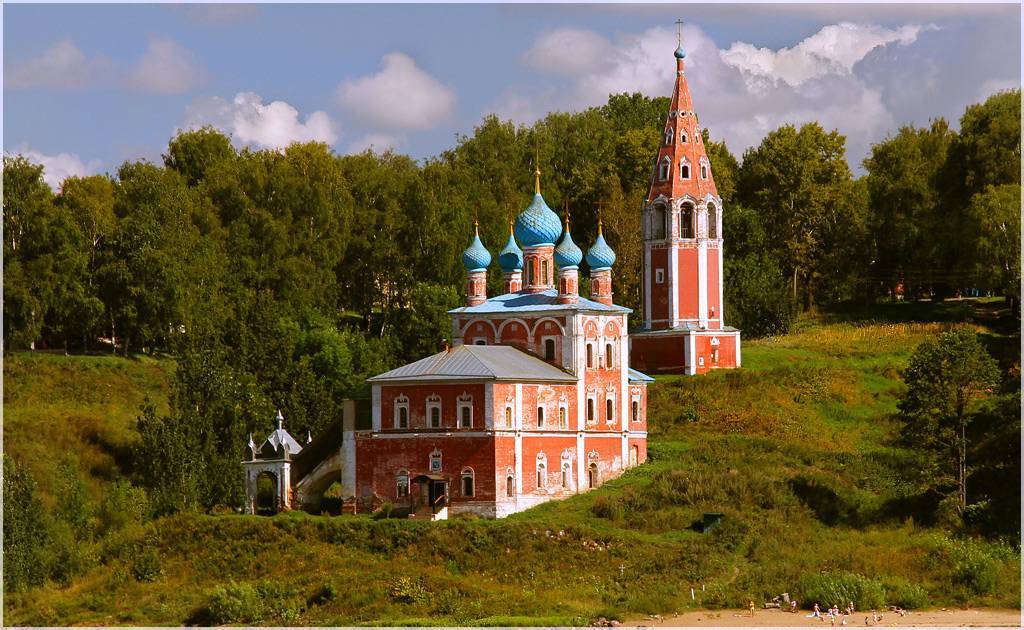 Памятник русской церковной архитектуры: воскресенский собор в тутаеве