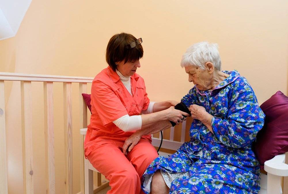 В какие санатории дают бесплатные путевки пенсионерам в соцзащите