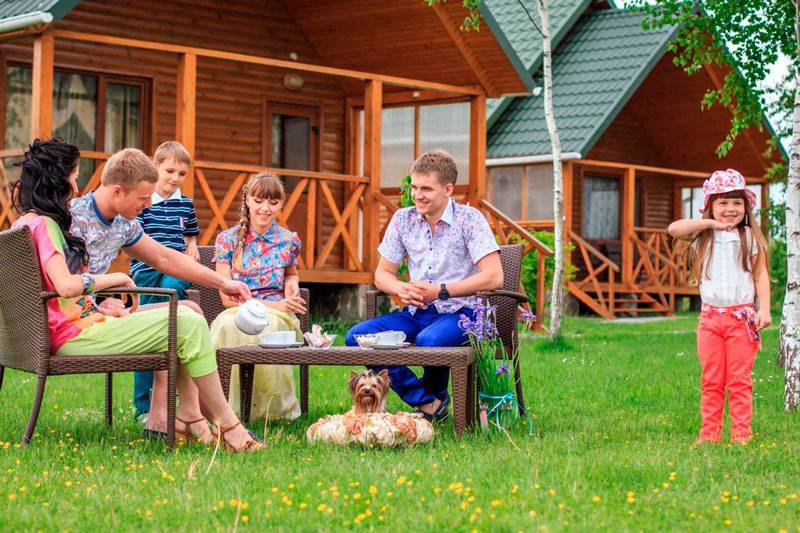 Семейный отдых в россии летом: куда поехать с детьми