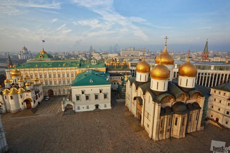 Соборная площадь кремля