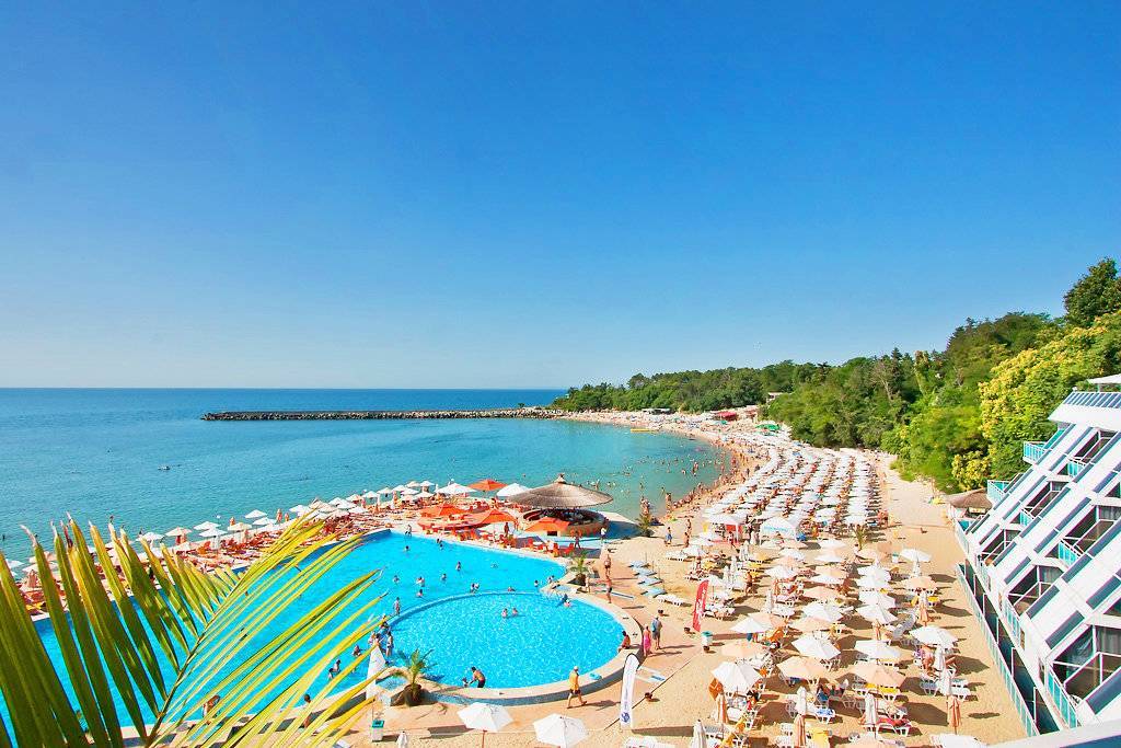Отели с собственным пляжем в районе побережья черного моря
