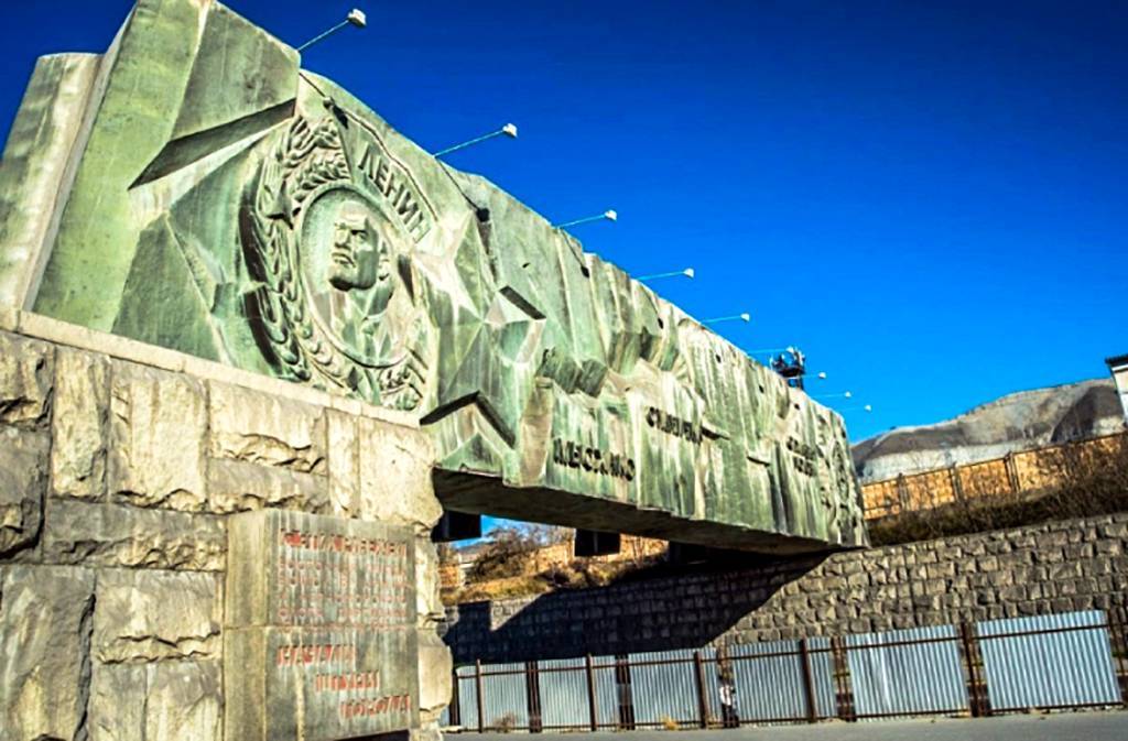 Памятник л.и. брежневу в новороссийске: фото, адрес, история