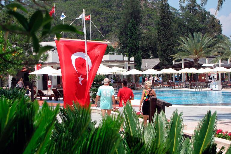 «нужен нам берег турецкий». как популярная у туристов страна принимает потоки отдыхающих в эпоху "короны"