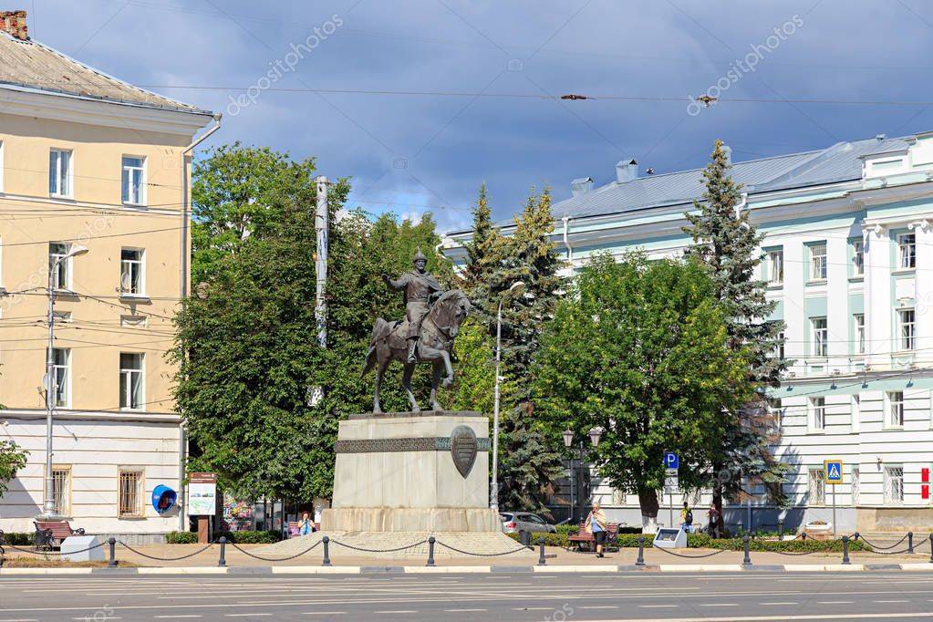 Памятник князю михаилу тверскому на советской площади | izi.travel
