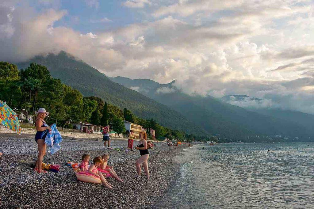 Абхазия - это россия или заграница: поездка без визы и загранпаспорта | 2021