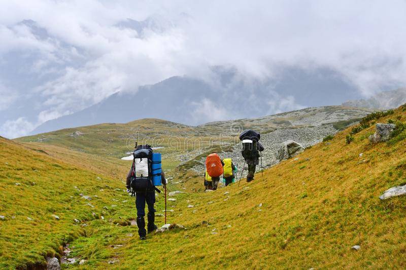 Многодневные походы с палатками по кавказу: регионы, маршруты, особенности