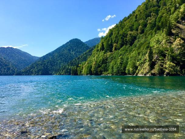 Что посмотреть в абхазии осенью, куда съездить: природа, горы, озеро рица, пляжный отдых, гастрономический туризм, экскурсии