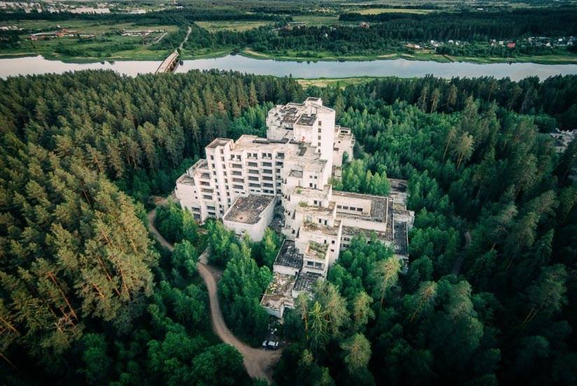 8 российских городов-призраков, в которых страшно находиться: тут есть и карельский городок. где когда-то жили люди…