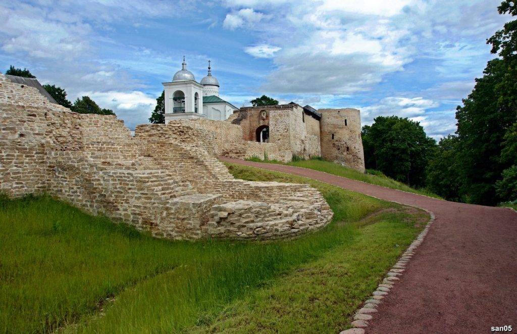 Изборская крепость xiv – xvi вв.