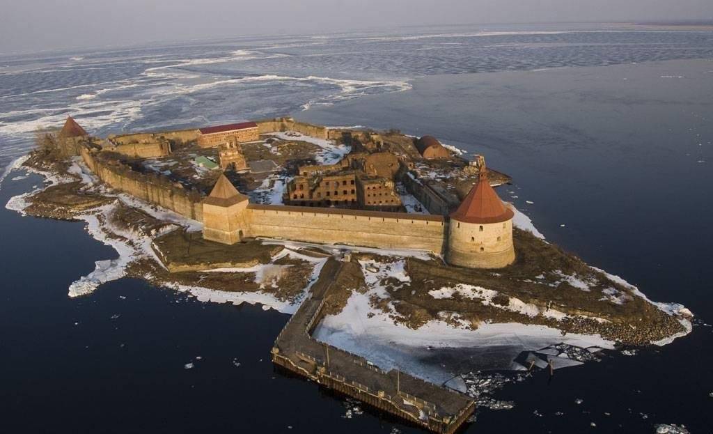 Шлиссельбургская крепость и ее узники: кого и за что заключали в ее стены