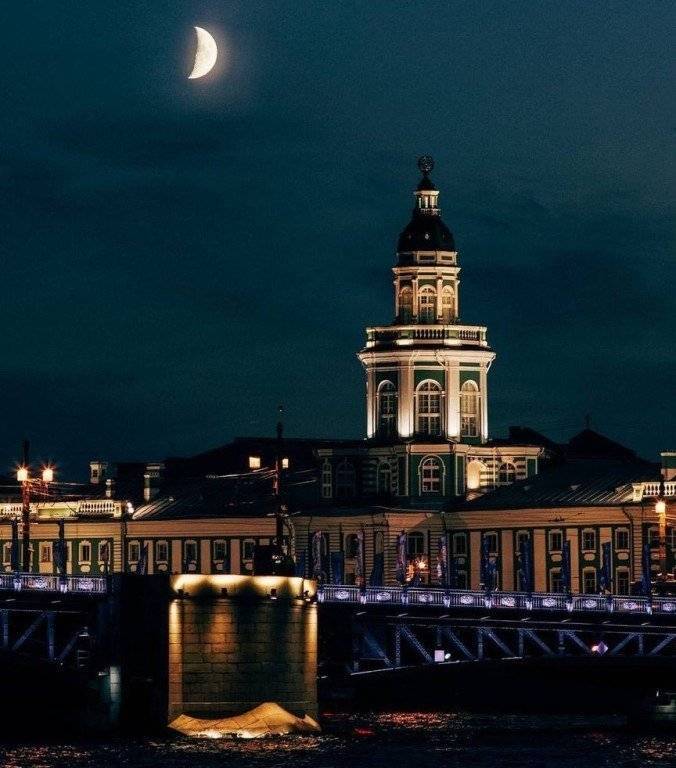 11 лучших мест для ночной прогулки по петербургу