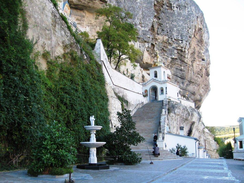 Свято-успенский пещерный монастырь в бахчисарае (крым): история появления, подробное описание и фото + как добраться