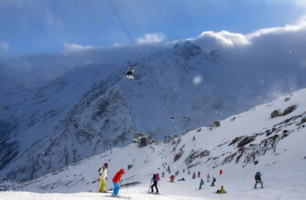 Катание на лыжах на эльбрусе: трассы, цены, условия проживания