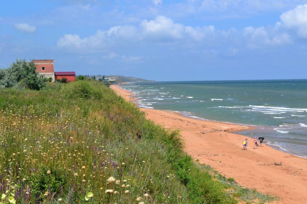 Где отдохнуть летом у моря недорого в россии: лучшие курорты 2021 года