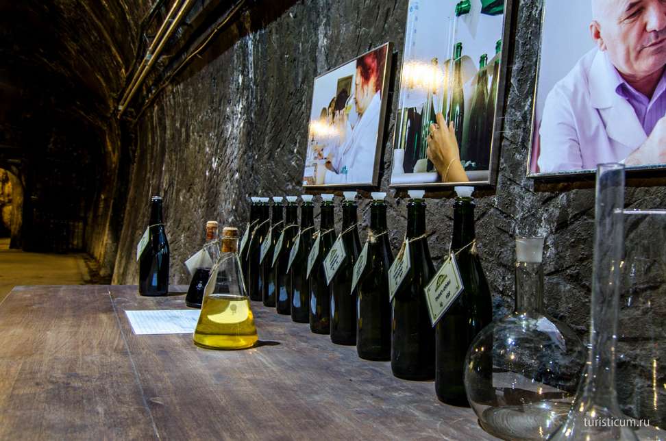 Абрау-дюрсо: где находится, история места и экскурсия на завод шампанских вин