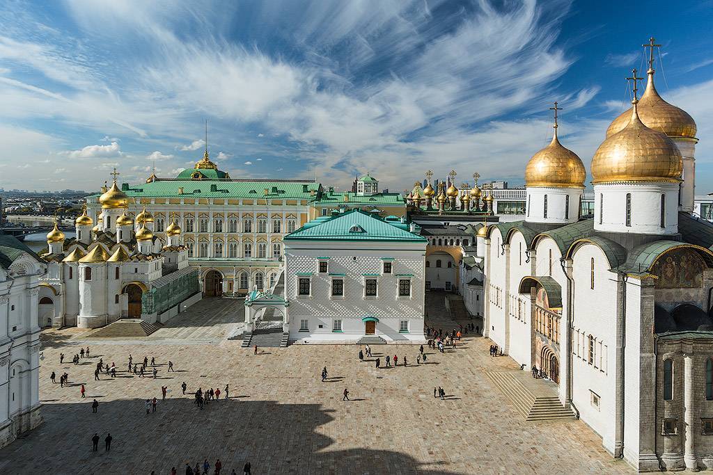 Соборная площадь московского кремля – колыбельная главных российских храмов